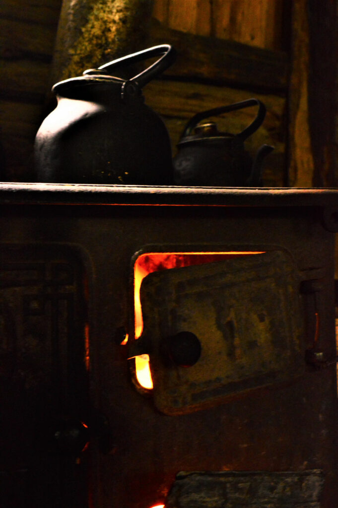 Cocina a leña en Refugio La Tronconada- EL Bolsón