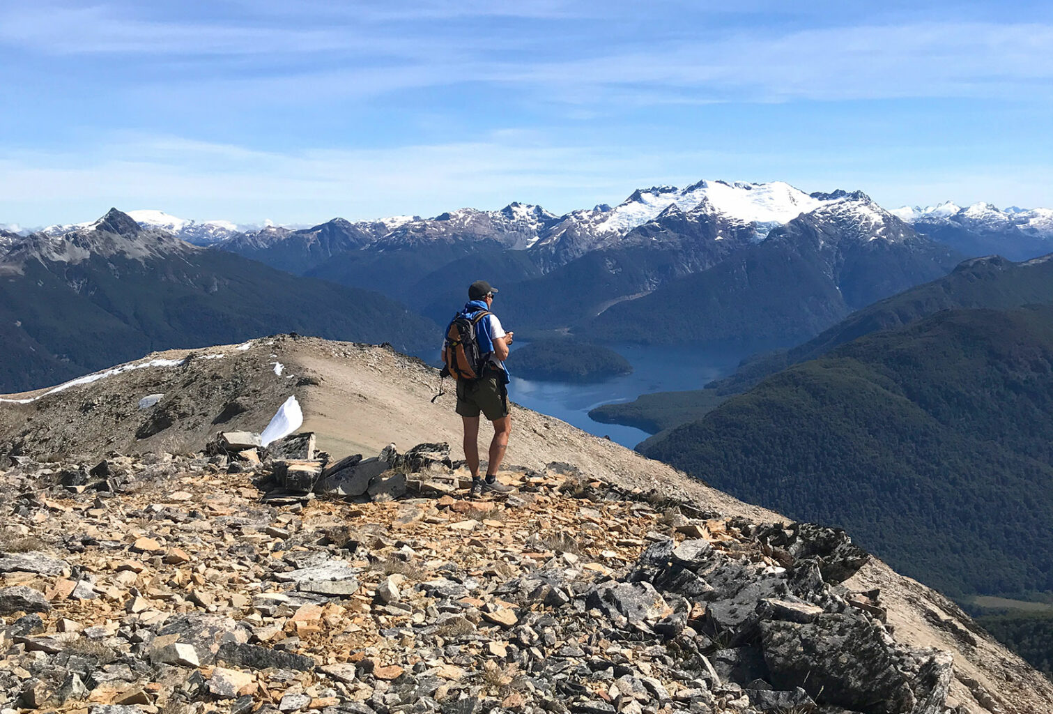 Trekking en Patagonia, los 5 imperdibles en el Corredor de Los Andes - Vista del Lago Menéndez y glaciar Torrecillas - Trekking a la Cumbre del cerro Alto el Petiso PN Los Alerces