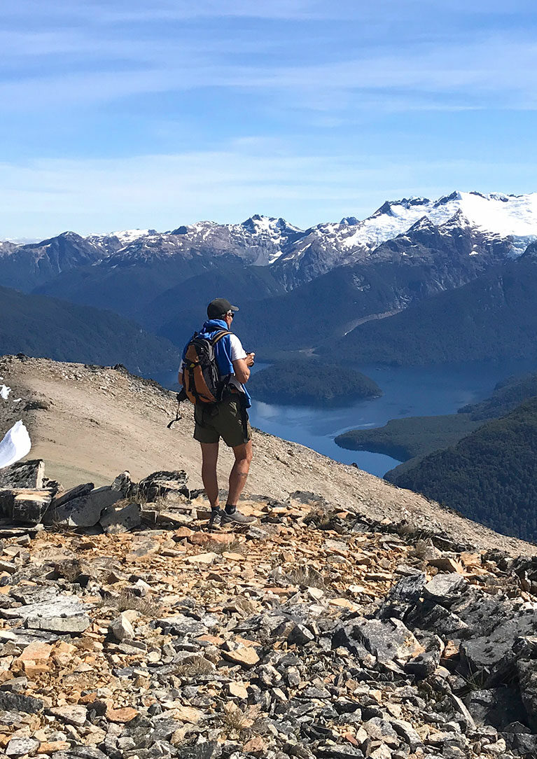 Trekking en Patagonia, los 5 imperdibles en el Corredor de Los Andes - Vista del Lago Menéndez y glaciar Torrecillas - Trekking a la Cumbre del cerro Alto el Petiso PN Los Alerces