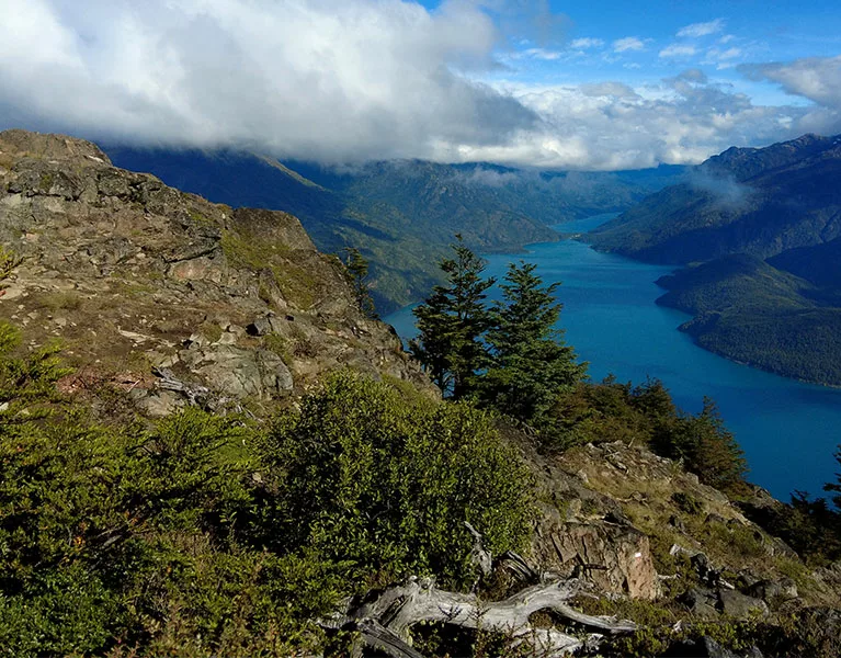 Trekking a la Cumbre del cerro Currumahuida en Lago Puelo