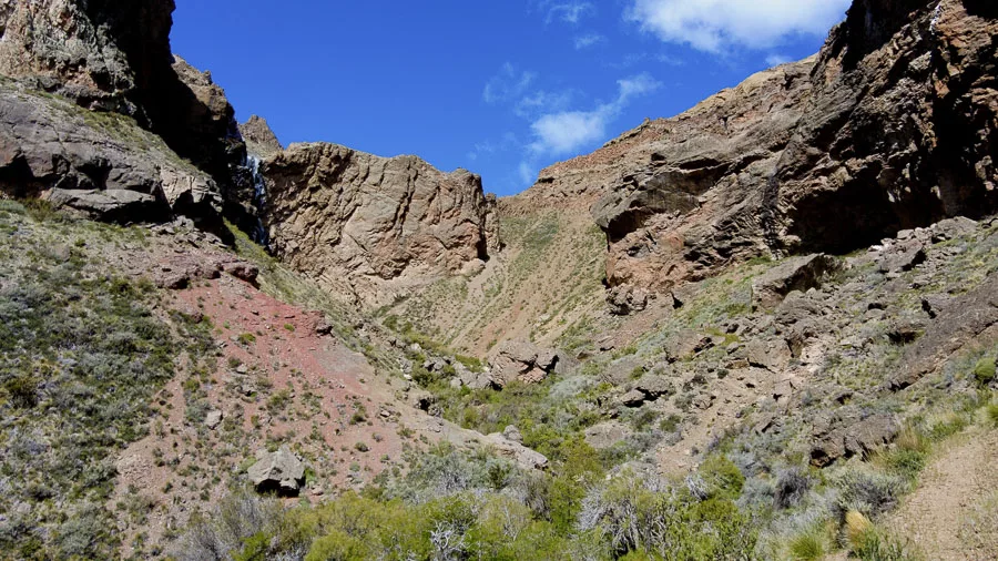 Comarca Una Cascada Invertida Cañadón de Los Maitenes